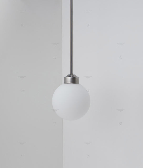 Suspension "Bistro", grande verrerie boule opaline mate, modèle court, 30cm