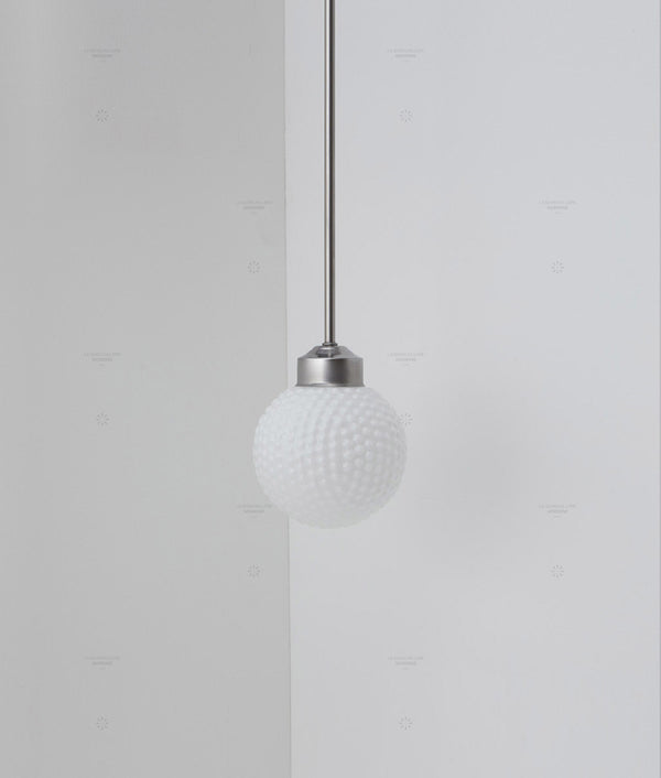 Suspension "Bistro", verrerie opaline boule bullée, modèle court, 30cm